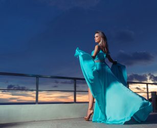 مدل لباس شب پر زرق و برق برای زنان ، با ظرافت در کانون توجه قرار می گیریم