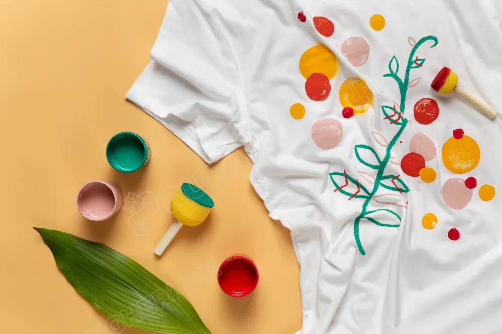 با استفاده از رنگ پارچه سوداکو می‌توانید تی‌شرت‌های سفارشی با طرح‌های دلخواهتان را برای خودتان یا به عنوان هدیه برای دیگران بسازید